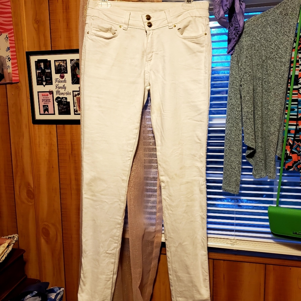Supper cute high end jeans. Sizec8